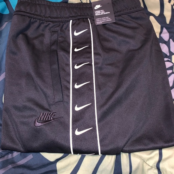 nike slim fit tapered leg